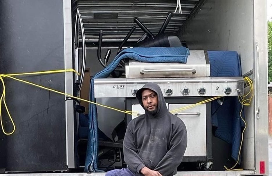 RPG Transport mover at the truck in Montreal